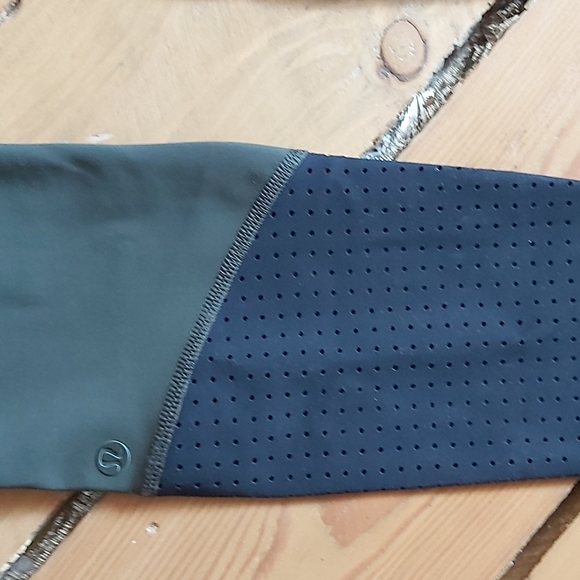 Lululemon three piece paddle time set. - Picture 6 of 7